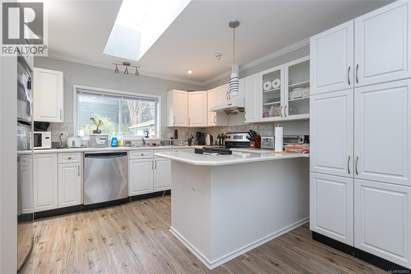 2589 Sinclair Rd, Saanich, British Columbia  V8N 1C1 - Photo 9 - 1024833