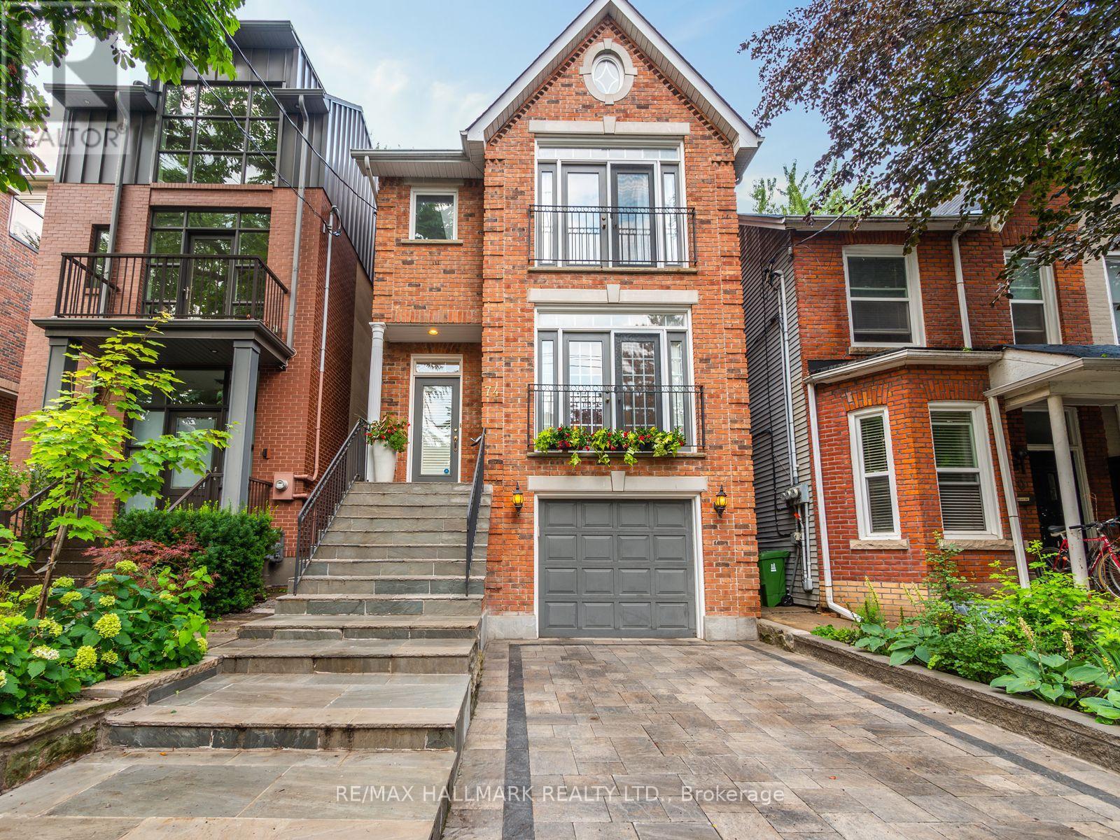 74 MACPHERSON AVENUE, Toronto, Ontario
