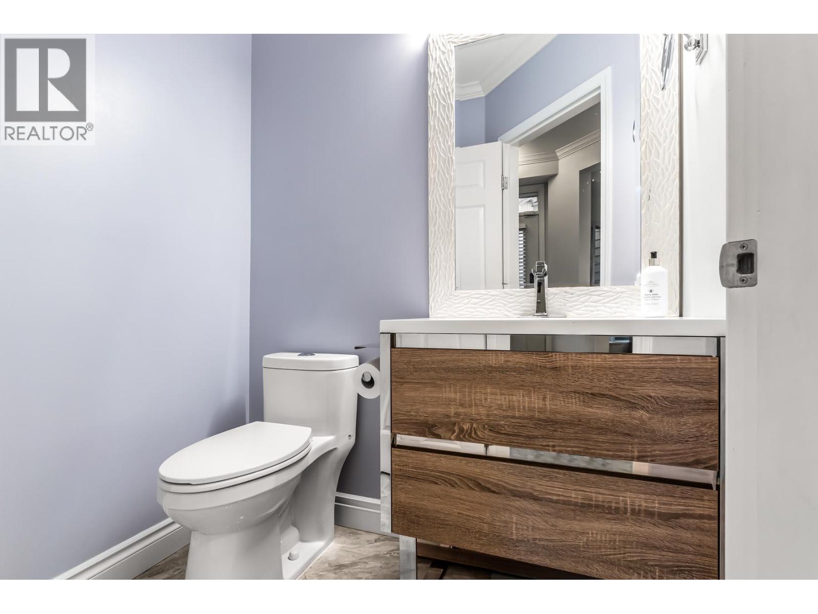 204 815 First Street, New Westminster, British Columbia  V3L 2H7 - Photo 13 - R3074100