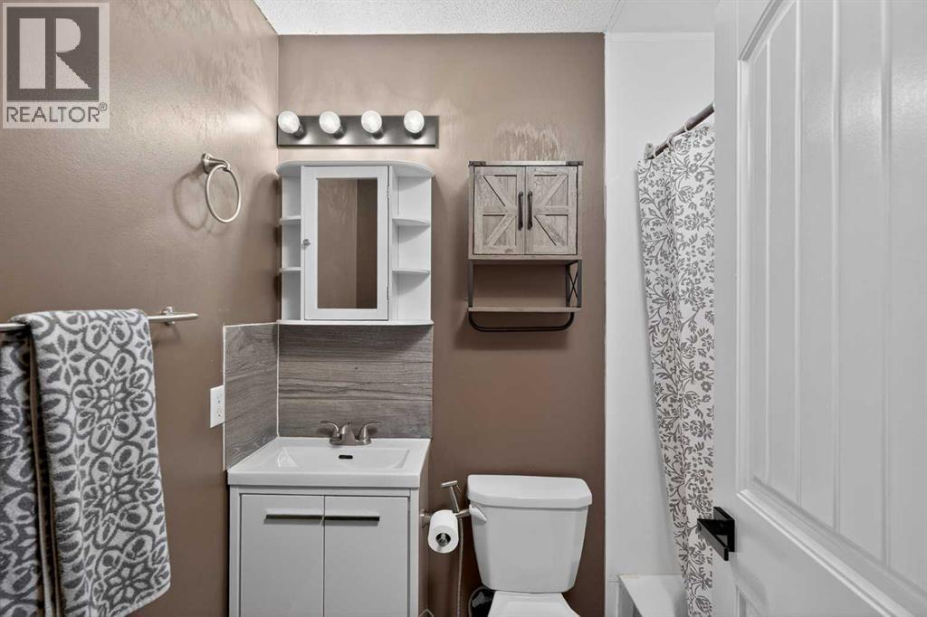 107 Mt Allan Circle Se, Calgary, Alberta  T2Z 2S4 - Photo 7 - A2285142