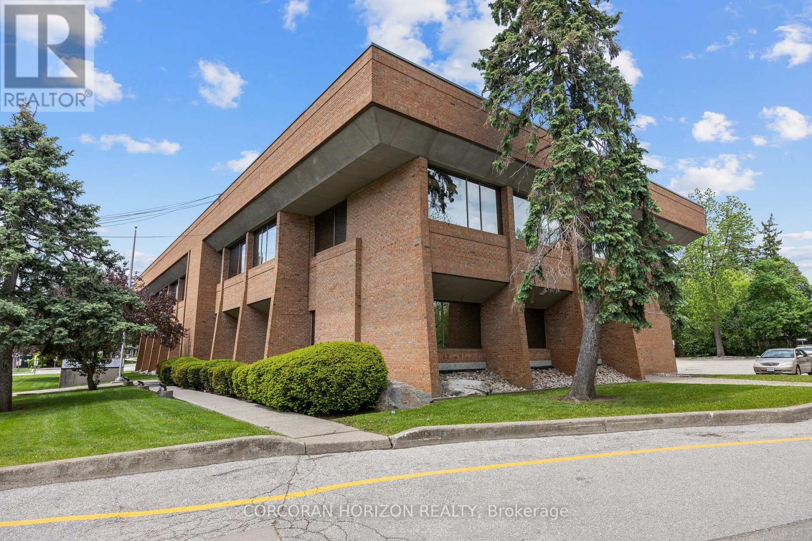 21 Dunlop Street, Richmond Hill, Ontario  L4C 2M6 - Photo 3 - N12783226