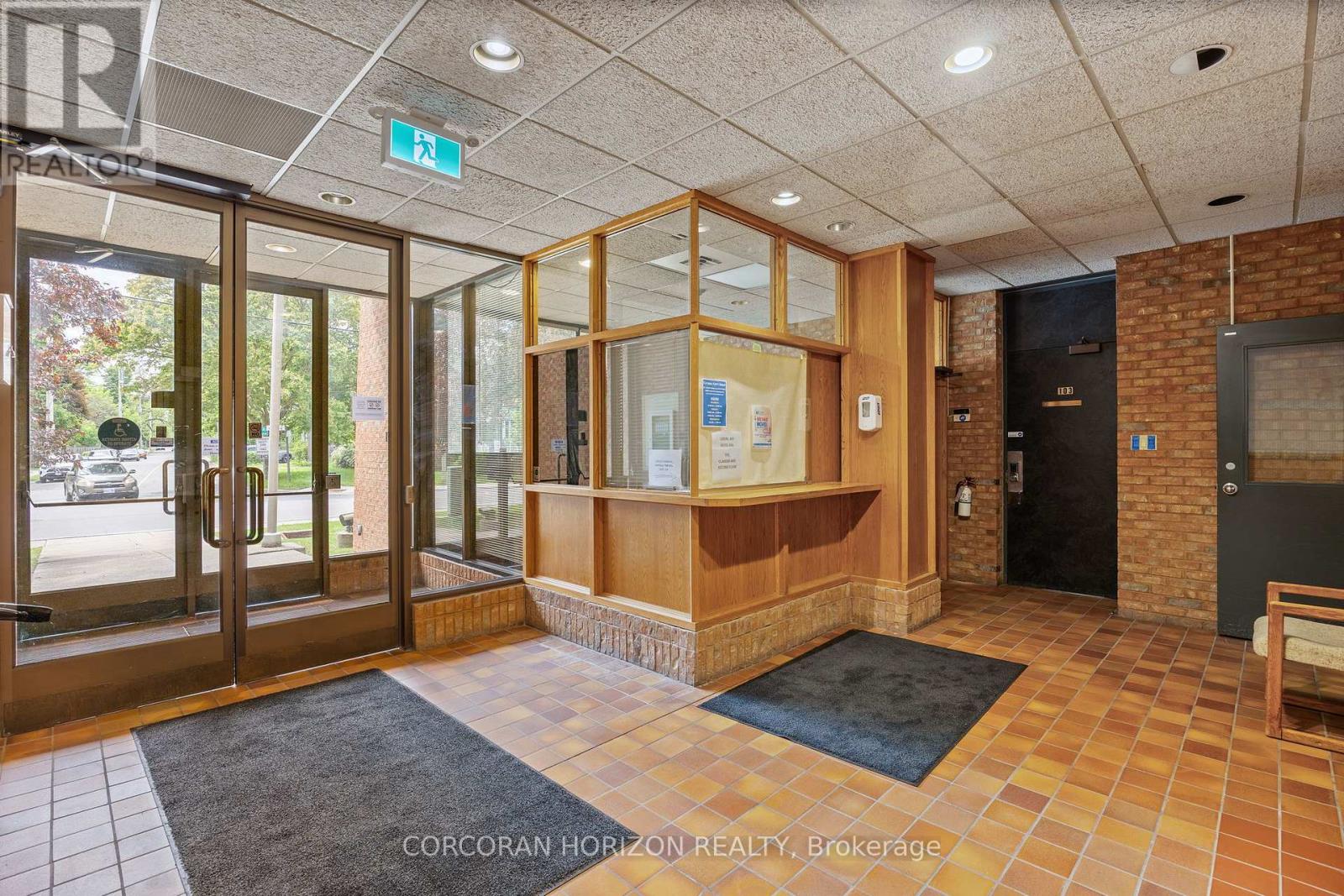 21 Dunlop Street, Richmond Hill, Ontario  L4C 2M6 - Photo 5 - N12783226