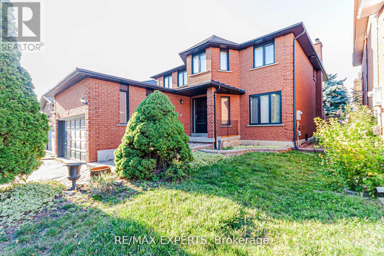 100 Nimbus Place, Vaughan, Ontario  L4L 1Z7 - Photo 3 - N12783230