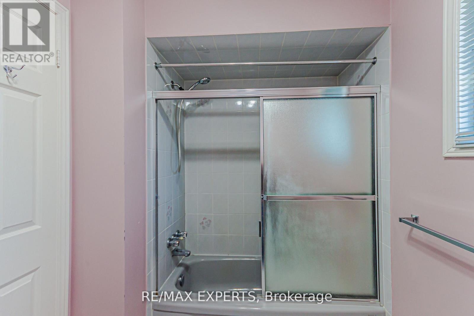 100 Nimbus Place, Vaughan, Ontario  L4L 1Z7 - Photo 6 - N12783230