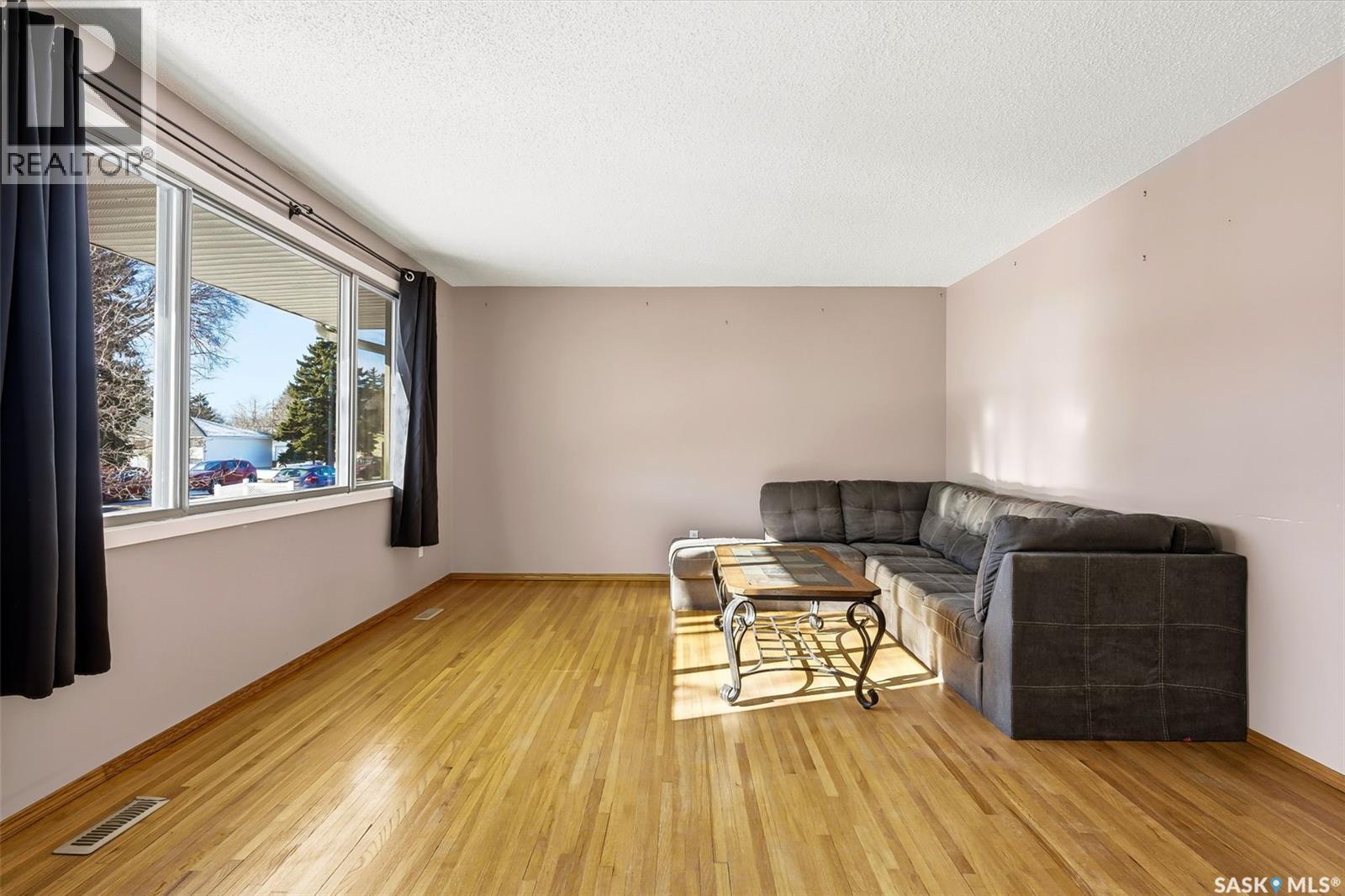 152 Woodward Avenue, Regina, Saskatchewan  S4R 3H4 - Photo 5 - SK028397