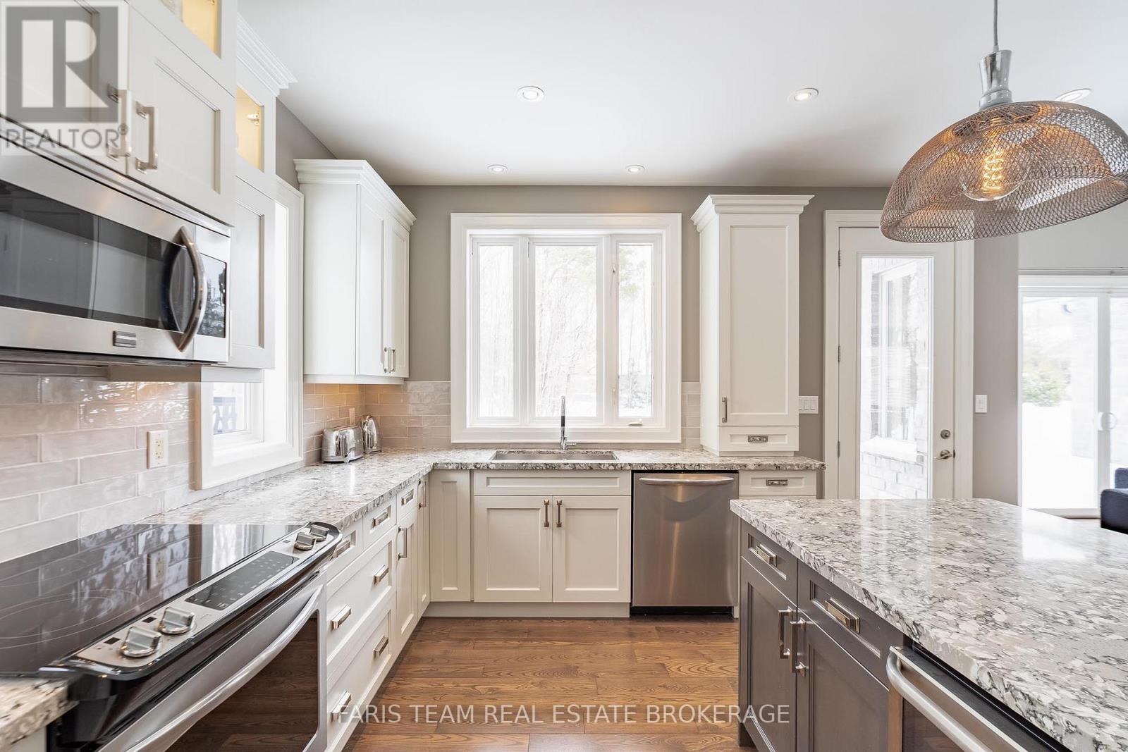 142 Mennill Drive, Springwater, Ontario  L9X 0J2 - Photo 7 - S12783244