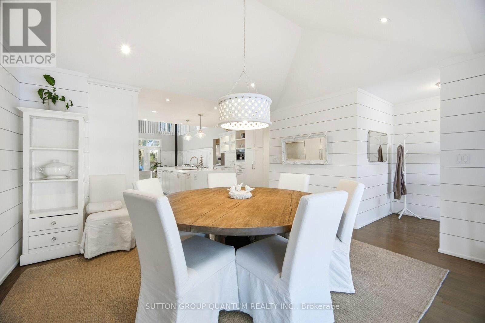 133 Mineola Road E, Mississauga, Ontario  L5G 2E7 - Photo 8 - W12783284