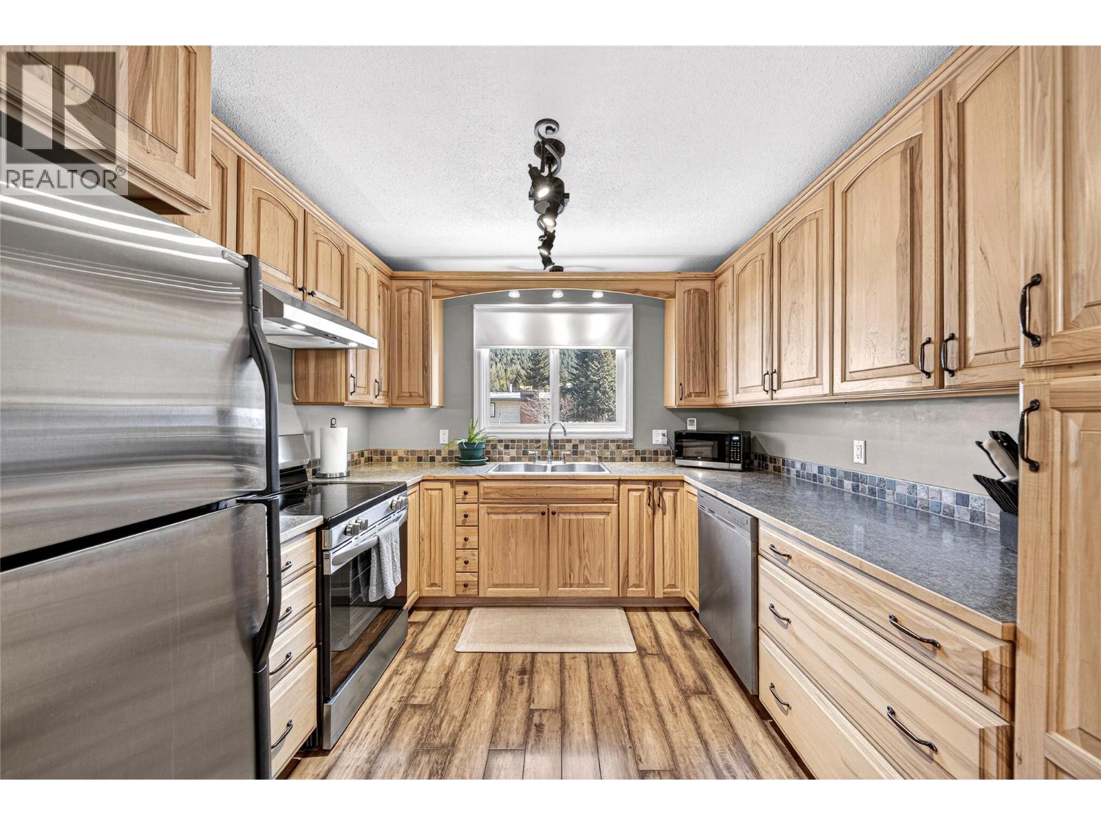 485 Engelmann Spruce Drive, Sparwood, British Columbia  V0B 2G0 - Photo 3 - 10375795