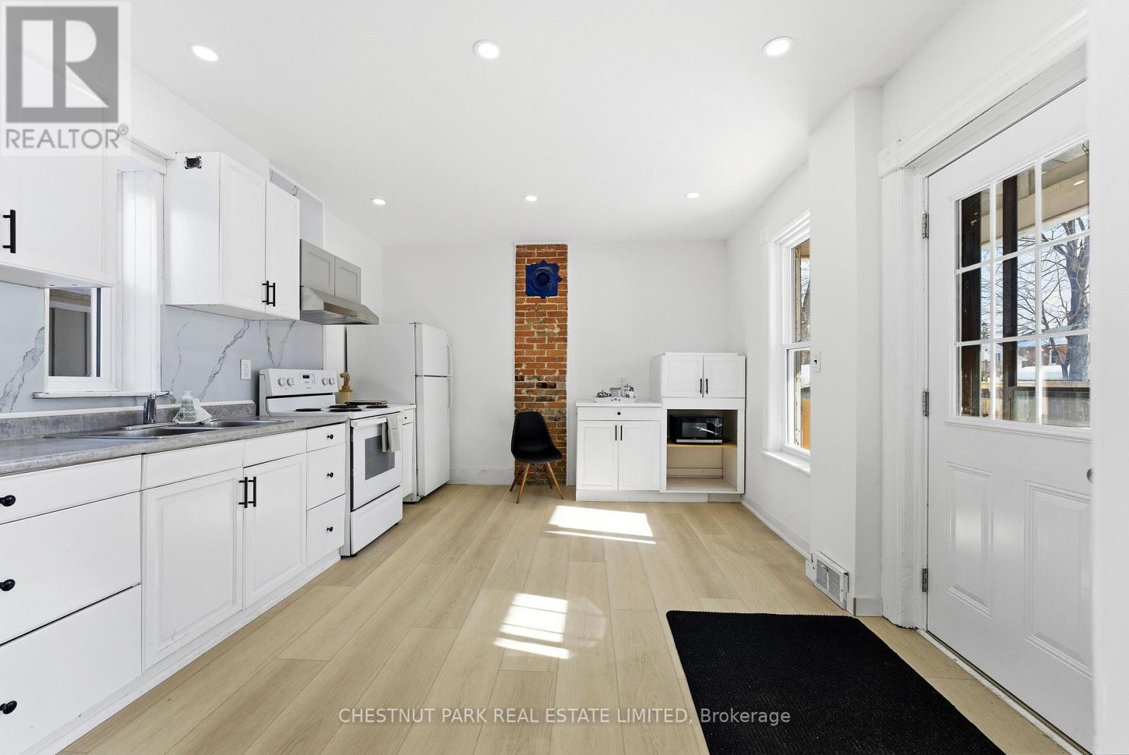 43 Dunbar Street, Belleville, Ontario  K8P 3R6 - Photo 1 - X12783510