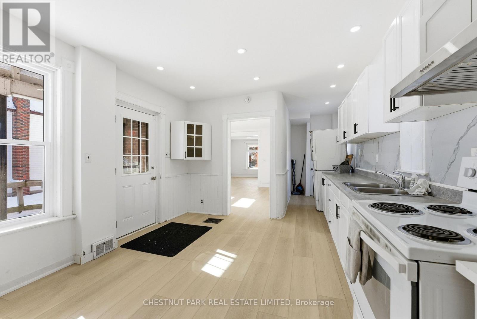 43 Dunbar Street, Belleville, Ontario  K8P 3R6 - Photo 2 - X12783510