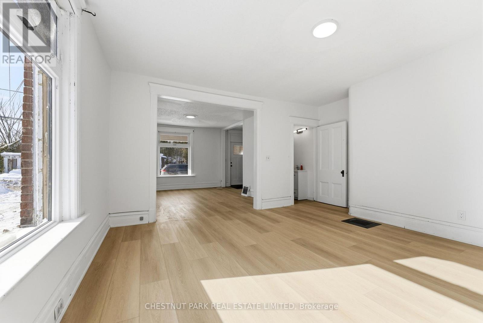 43 Dunbar Street, Belleville, Ontario  K8P 3R6 - Photo 4 - X12783510