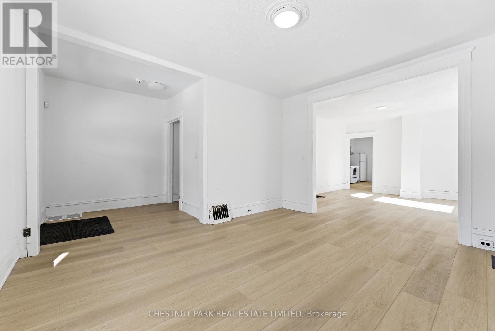 43 Dunbar Street, Belleville, Ontario  K8P 3R6 - Photo 5 - X12783510