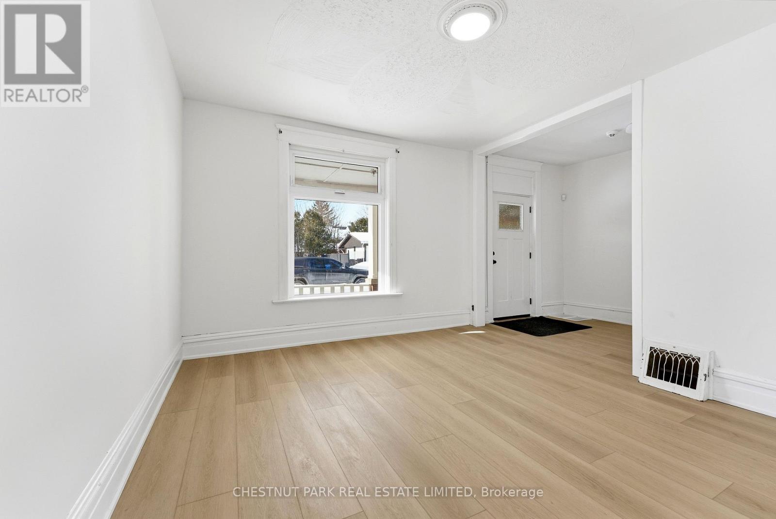 43 Dunbar Street, Belleville, Ontario  K8P 3R6 - Photo 6 - X12783510