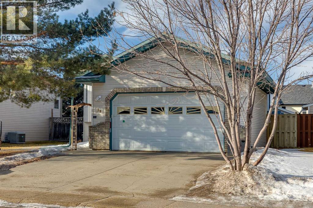 38 Kendrew Drive, Red Deer, Alberta  T4P 3X6 - Photo 2 - A2285301
