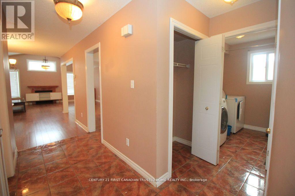 1681 Benjamin Drive, London East, Ontario  N5V 5K1 - Photo 6 - X12783410