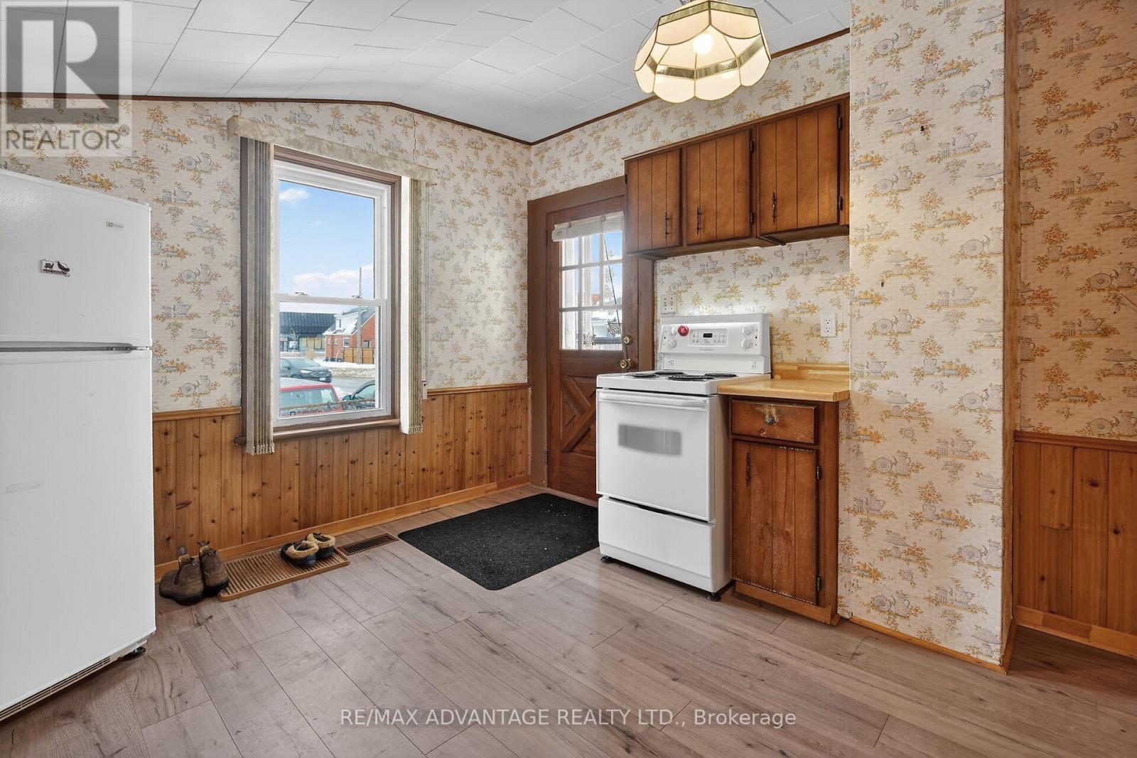 103 Scott Street, St. Thomas, Ontario  N5P 1L2 - Photo 4 - X12783438