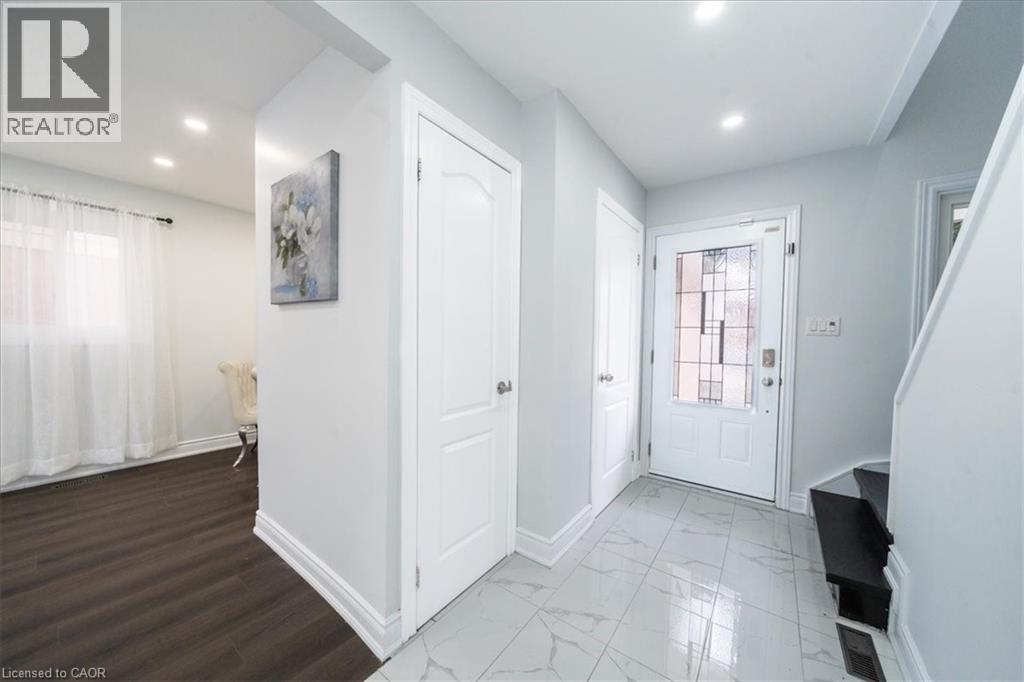 47 Martindale Crescent, Brampton, Ontario  L6X 2V7 - Photo 8 - 40804713