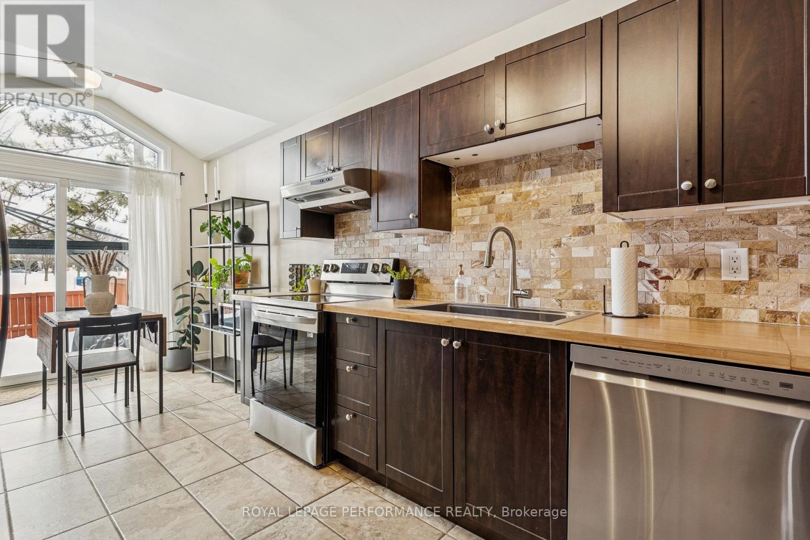 172 Claiborne Way, Ottawa, Ontario  K1E 3V1 - Photo 10 - X12783304