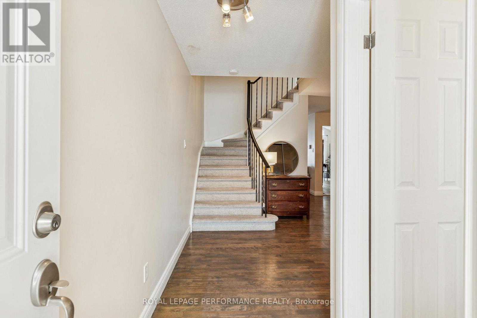 172 Claiborne Way, Ottawa, Ontario  K1E 3V1 - Photo 2 - X12783304