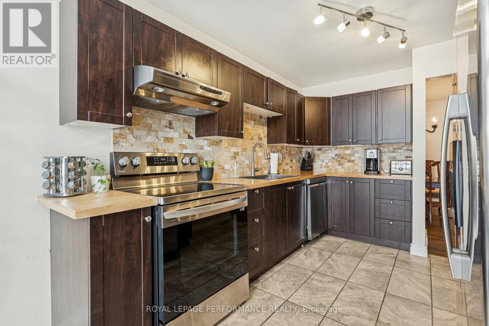 172 Claiborne Way, Ottawa, Ontario  K1E 3V1 - Photo 8 - X12783304