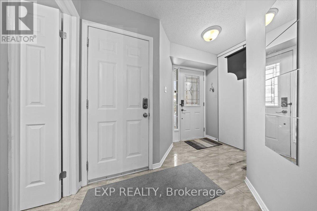 44 Coralbell Private, Ottawa, Ontario  K1T 3Z9 - Photo 4 - X12783466