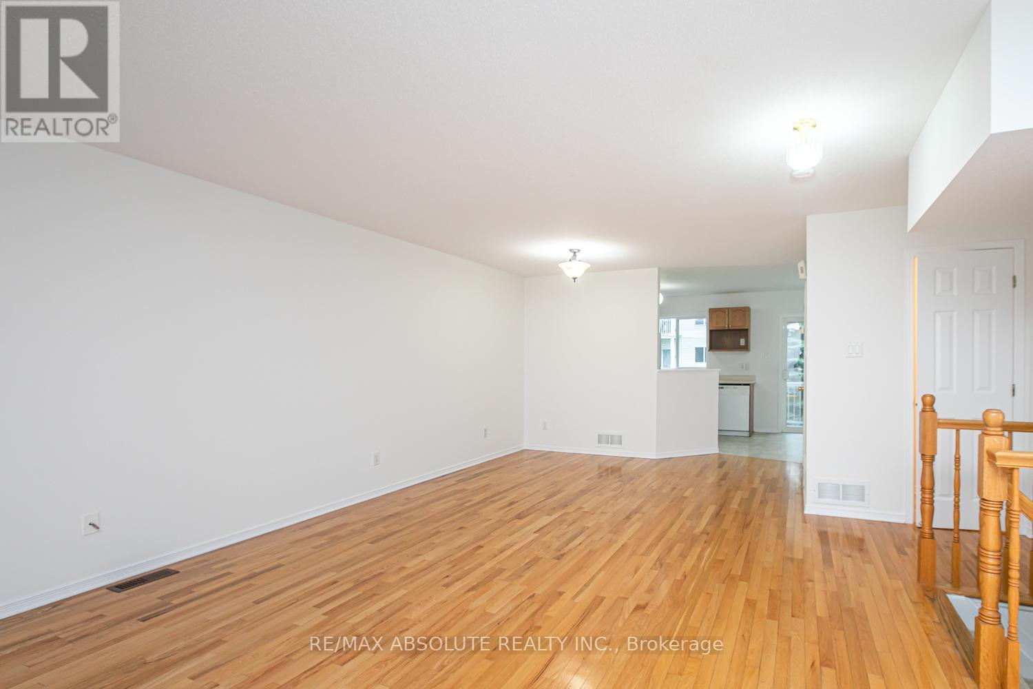242 Gershwin Private, Ottawa, Ontario  K2H 1G5 - Photo 2 - X12783470