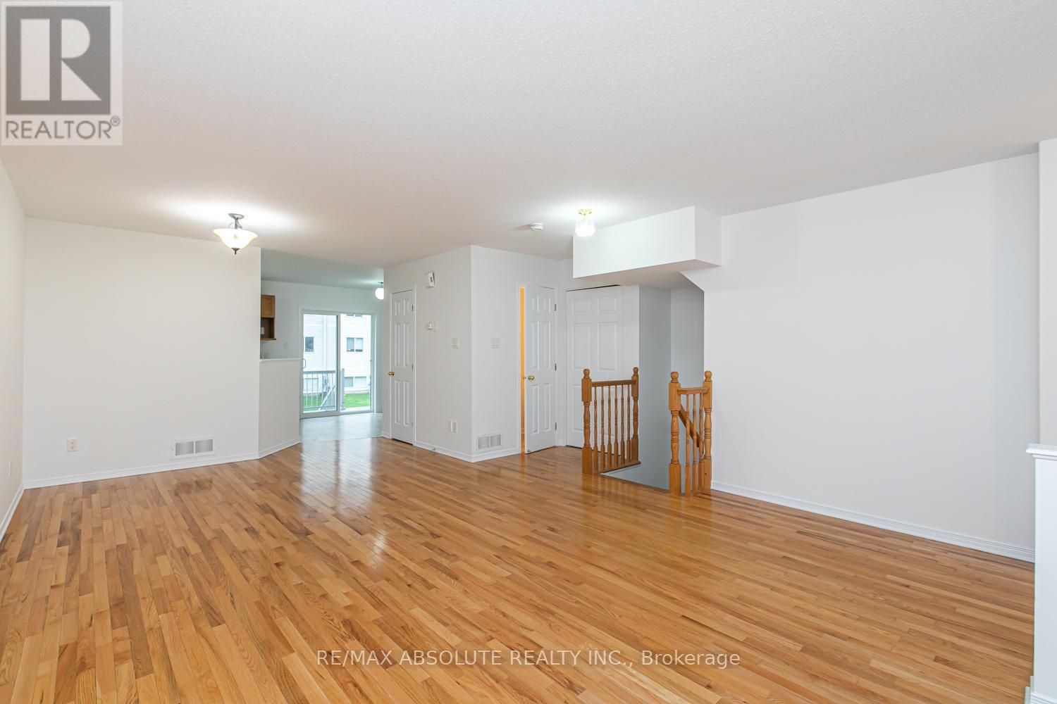 242 Gershwin Private, Ottawa, Ontario  K2H 1G5 - Photo 3 - X12783470