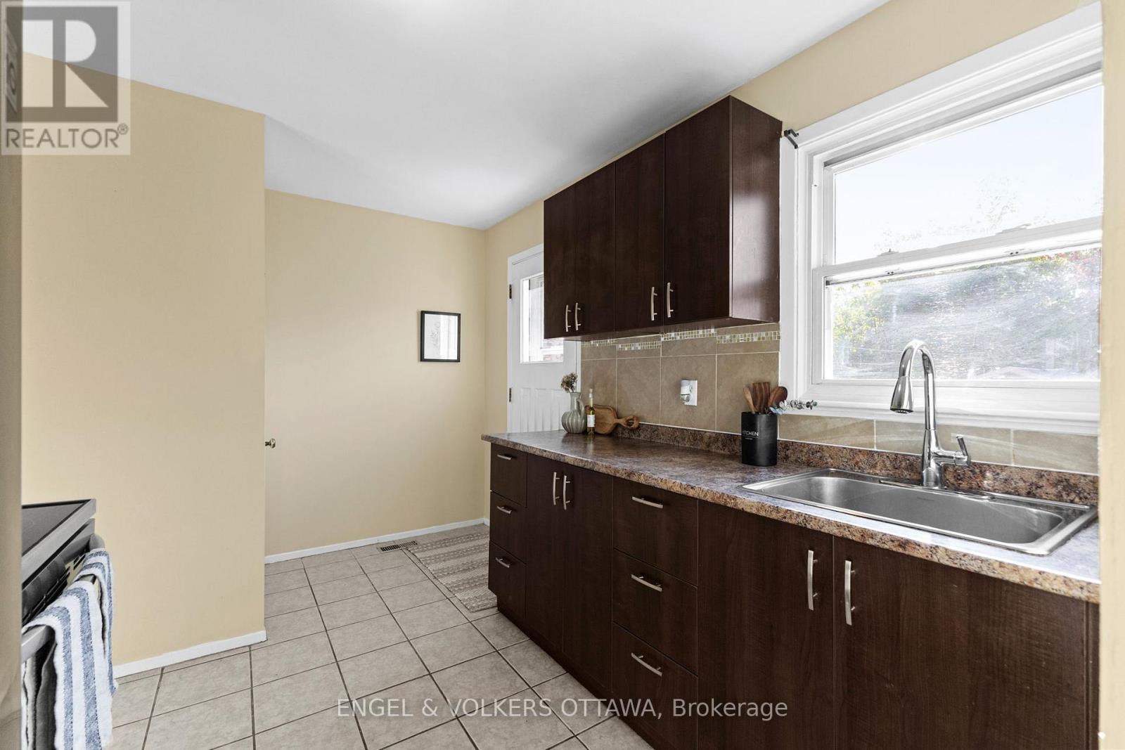 838 Borthwick Avenue, Ottawa, Ontario  K1K 2M8 - Photo 14 - X12783564