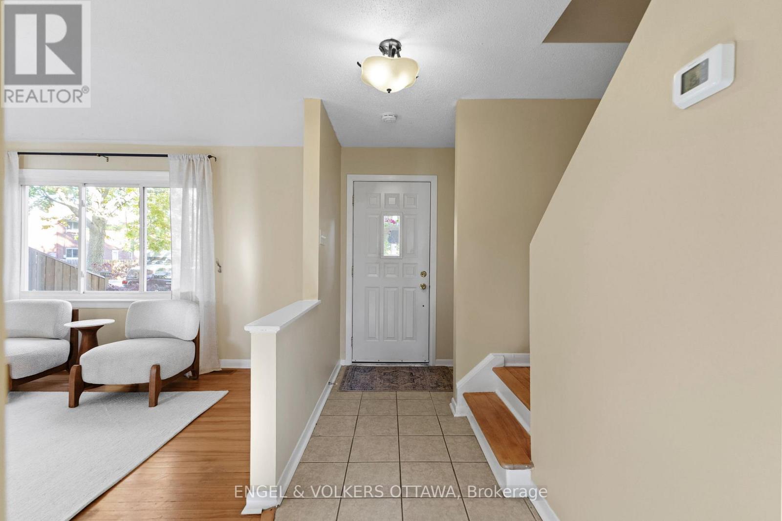 838 Borthwick Avenue, Ottawa, Ontario  K1K 2M8 - Photo 3 - X12783564