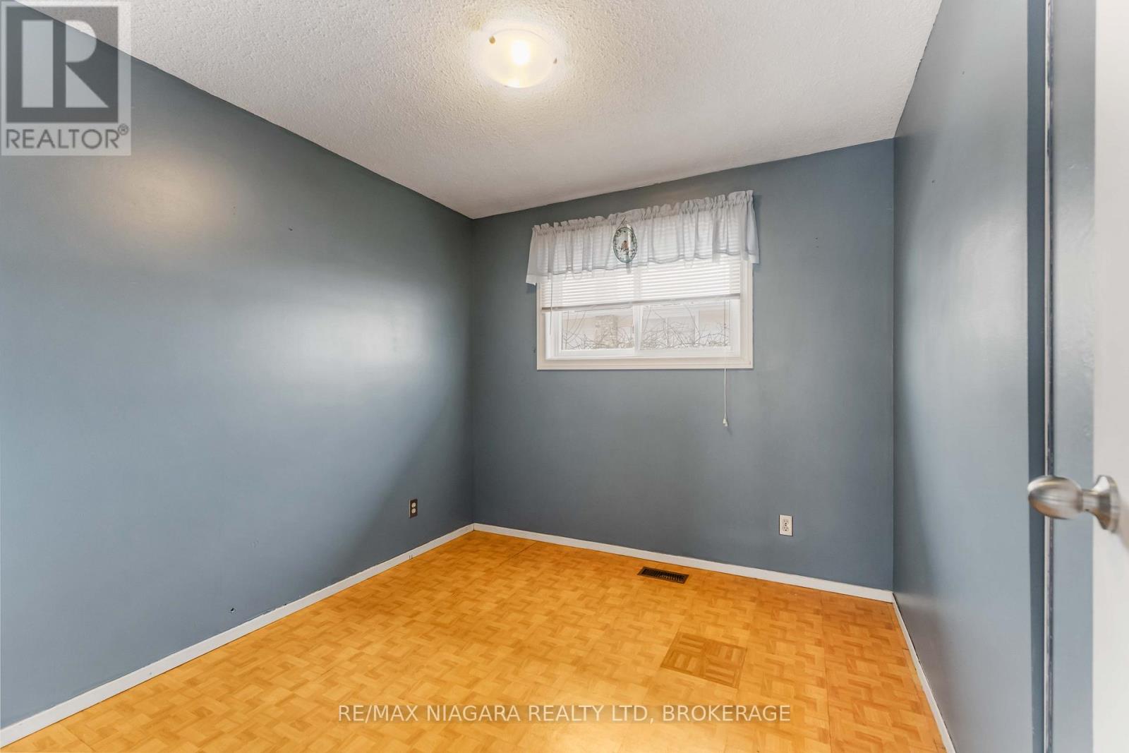 5 Thorncliff Drive, St. Catharines, Ontario  L2P 3N2 - Photo 12 - X12783386