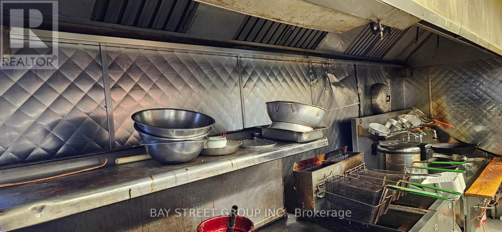 23 William Street N, Kawartha Lakes, Ontario  K9V 3Z9 - Photo 2 - X12425201