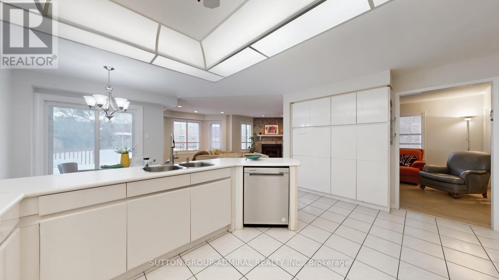 186 Westhampton Drive, Vaughan, Ontario  L4J 7X2 - Photo 12 - N12782692