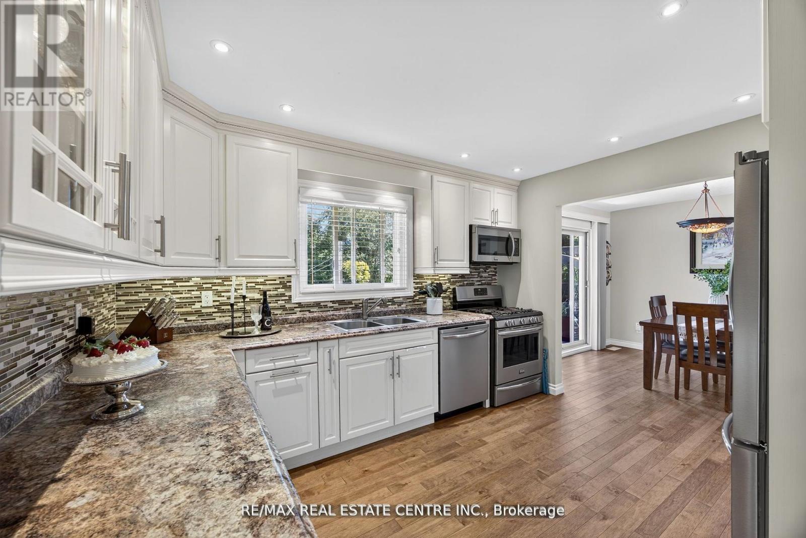 3047 Sandy Cove Drive, Innisfil, Ontario  L9S 2K1 - Photo 11 - N12783250