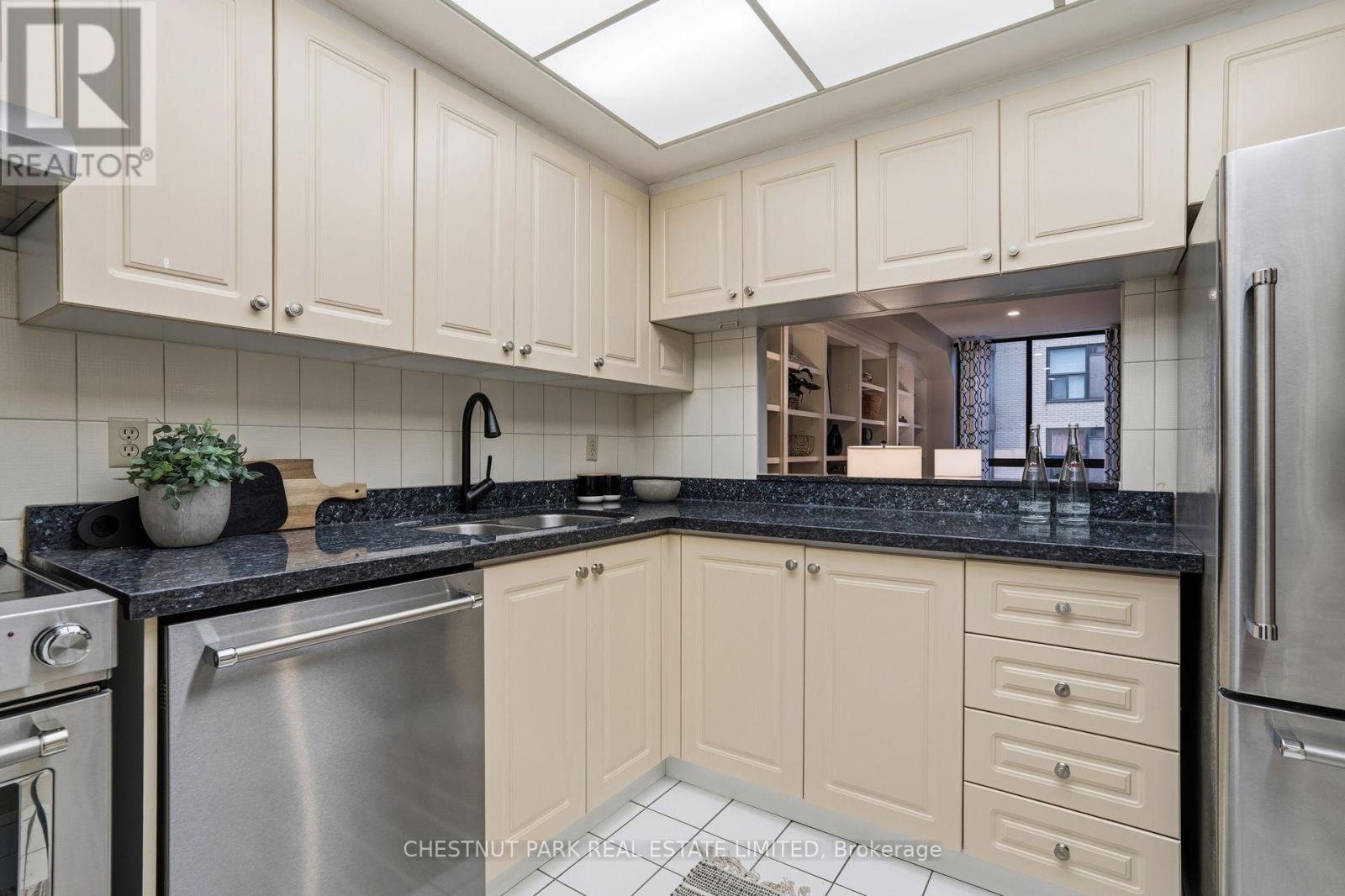 1206 - 211 St Patrick Street, Toronto, Ontario  M5T 2Y9 - Photo 19 - C12783476