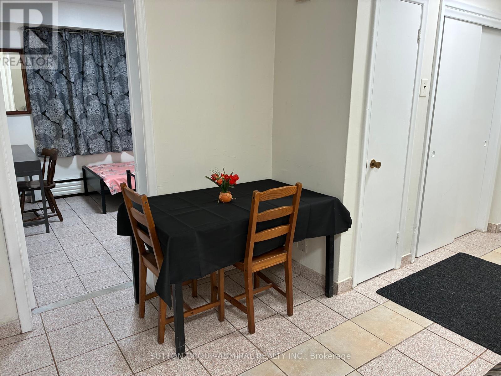 56 Garthdale Court, Toronto, Ontario  M3H 5P7 - Photo 4 - C12783488