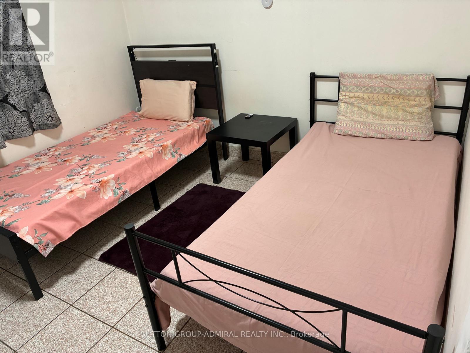 56 Garthdale Court, Toronto, Ontario  M3H 5P7 - Photo 5 - C12783488