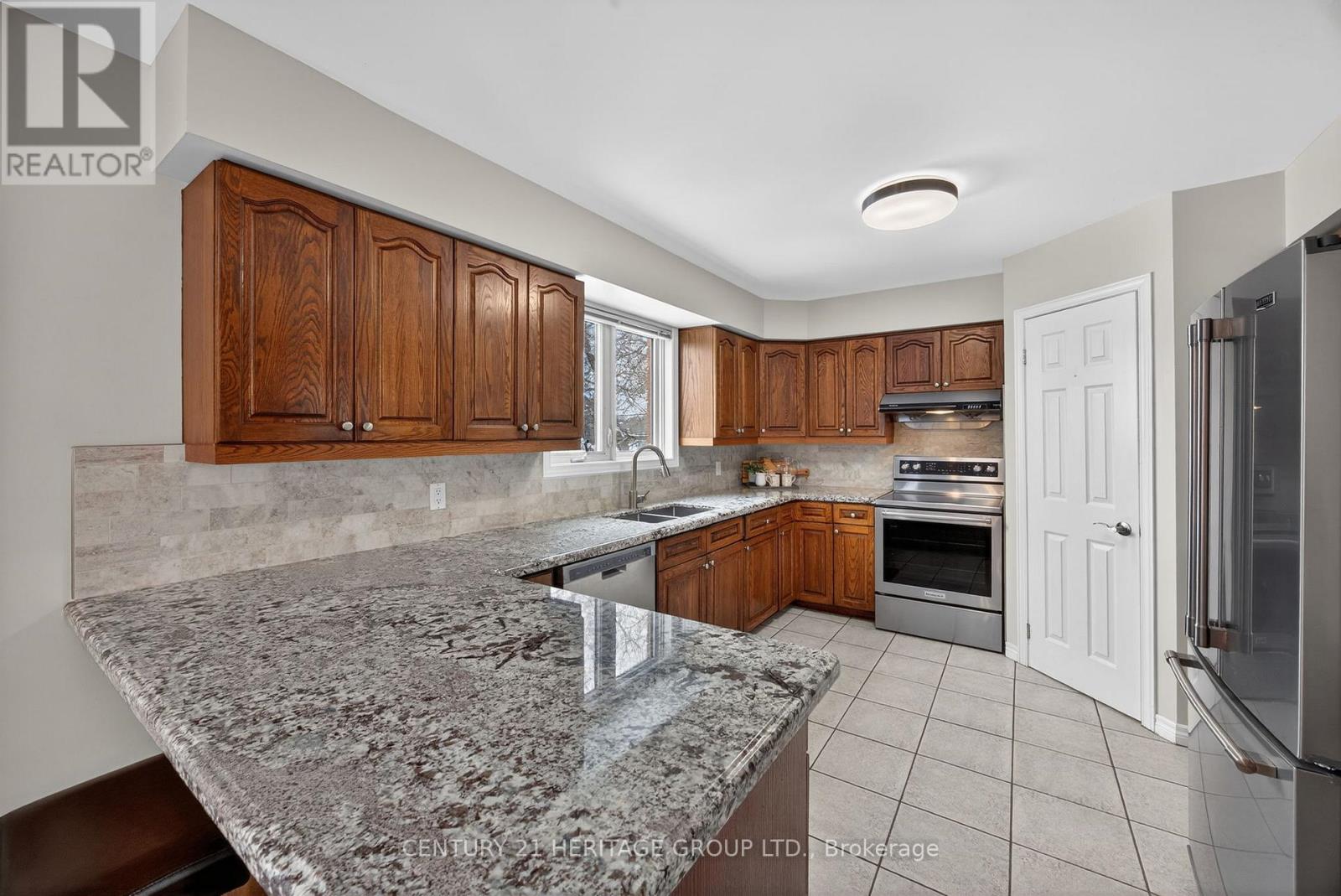 306 Simcoe Road W, Bradford West Gwillimbury, Ontario  L3Z 1Y9 - Photo 4 - N12782702