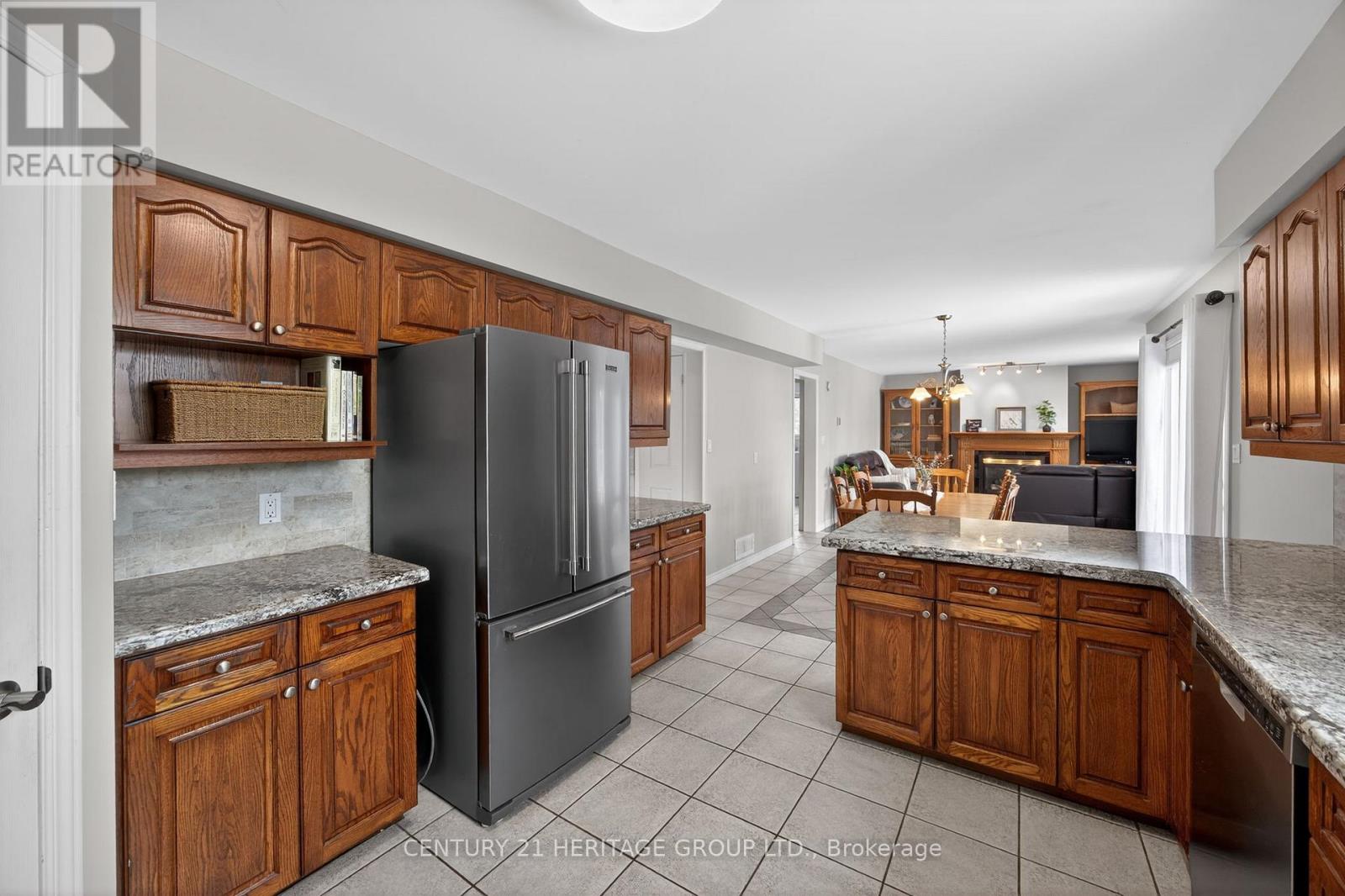 306 Simcoe Road W, Bradford West Gwillimbury, Ontario  L3Z 1Y9 - Photo 5 - N12782702