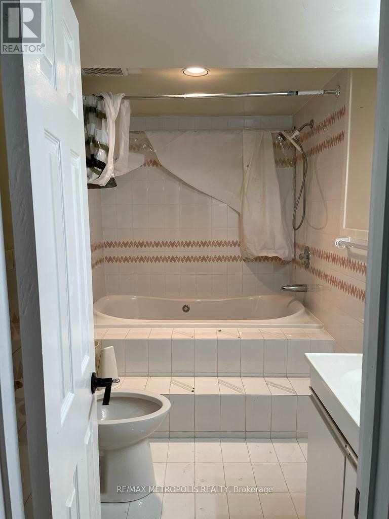 Bsmt - 26 Lansbury Drive, Toronto, Ontario  M1V 3H6 - Photo 10 - E12783380