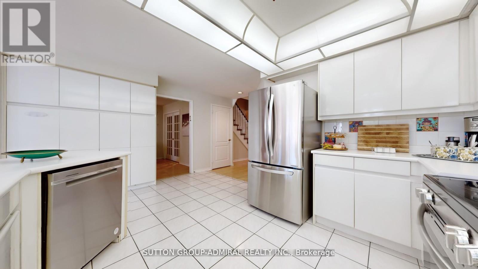 186 Westhampton Drive, Vaughan, Ontario  L4J 7X2 - Photo 9 - N12782692