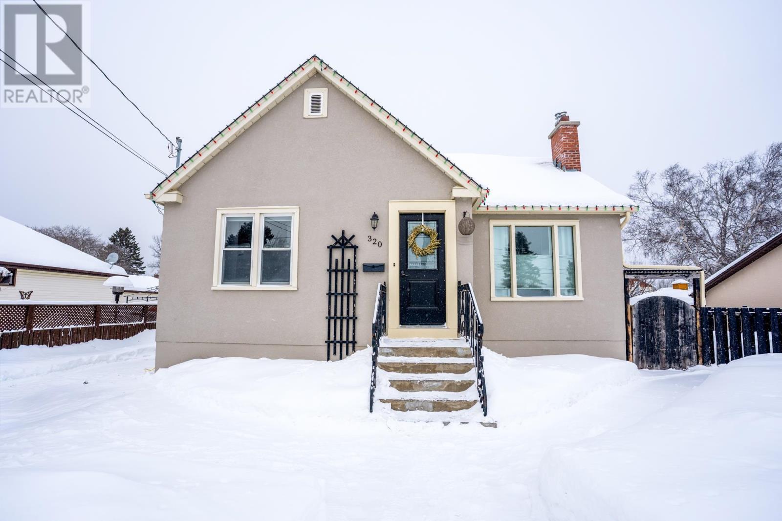 320 Lillian ST, Thunder Bay, Ontario