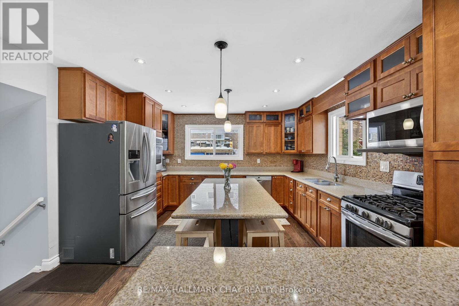 163 Huron Heights Drive, Newmarket, Ontario  L3Y 4Z6 - Photo 3 - N12783346