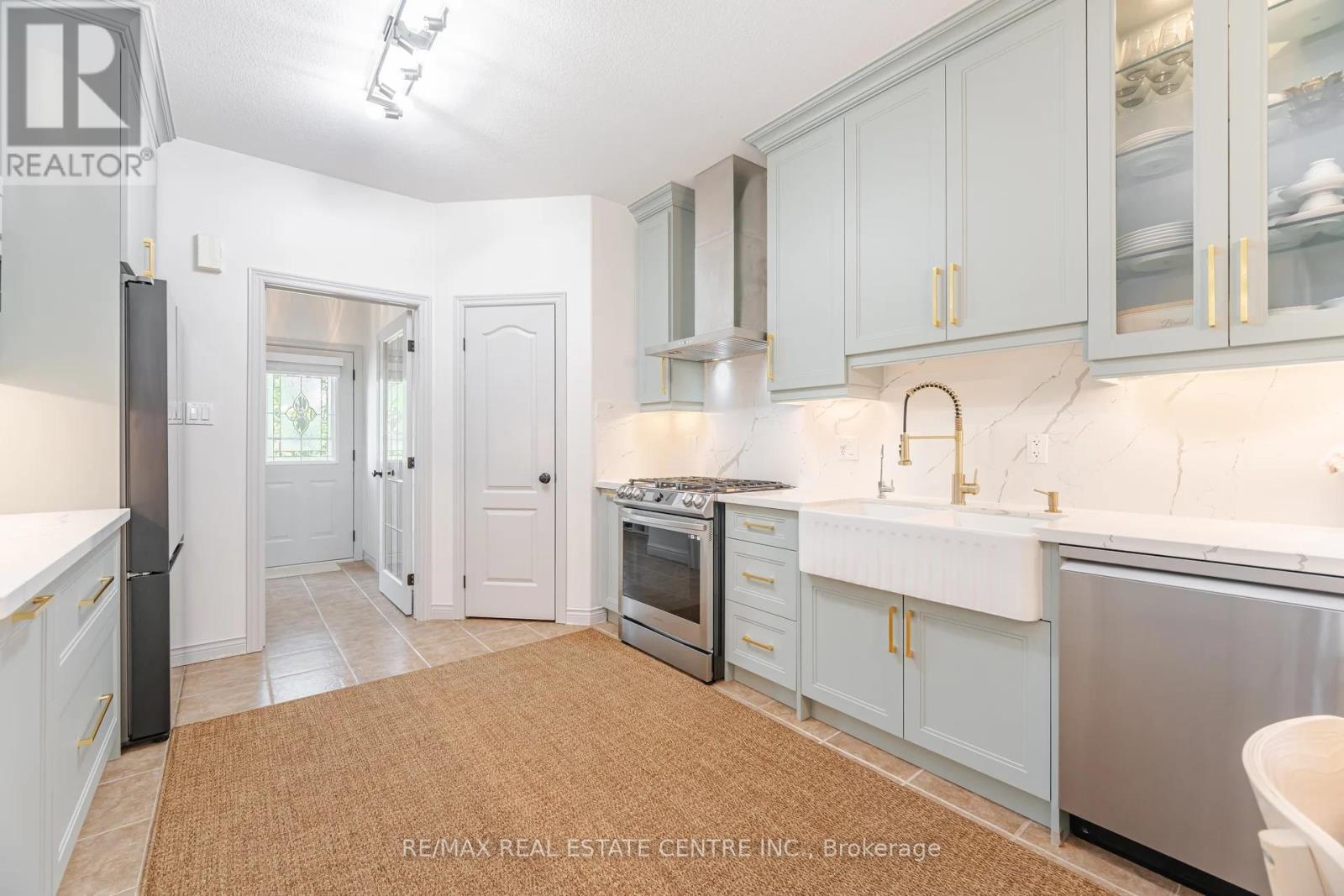 39 Stoneham Street, New Tecumseth (Alliston), Ontario  L9R 2E6 - Photo 4 - N12783454