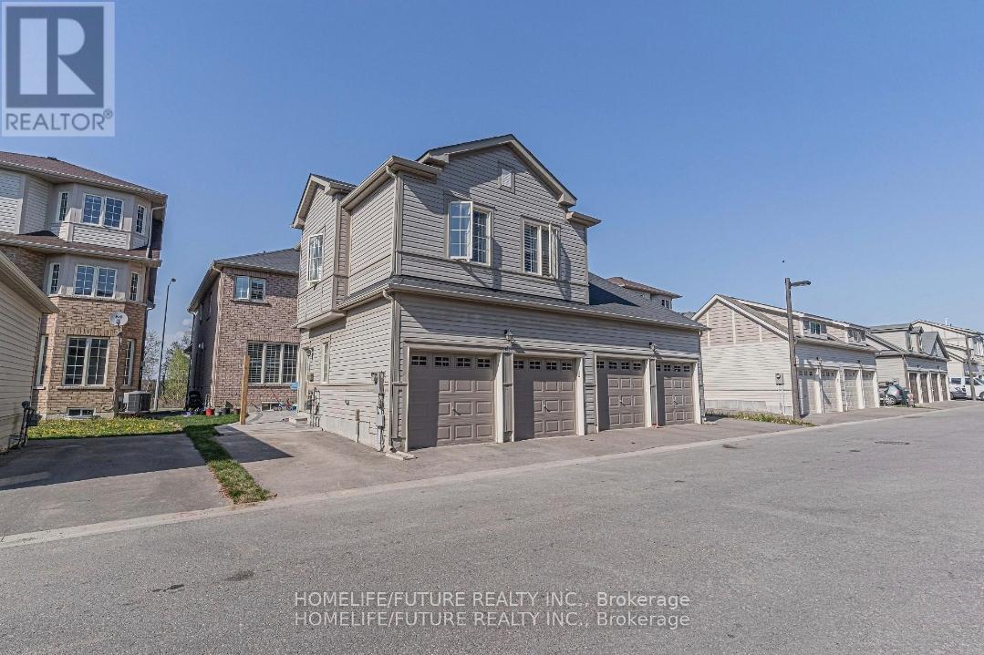 Coach House - 2812 Donald Cousens Parkway, Markham (Cornell), Ontario  L6B 1H2 - Photo 2 - N12783504