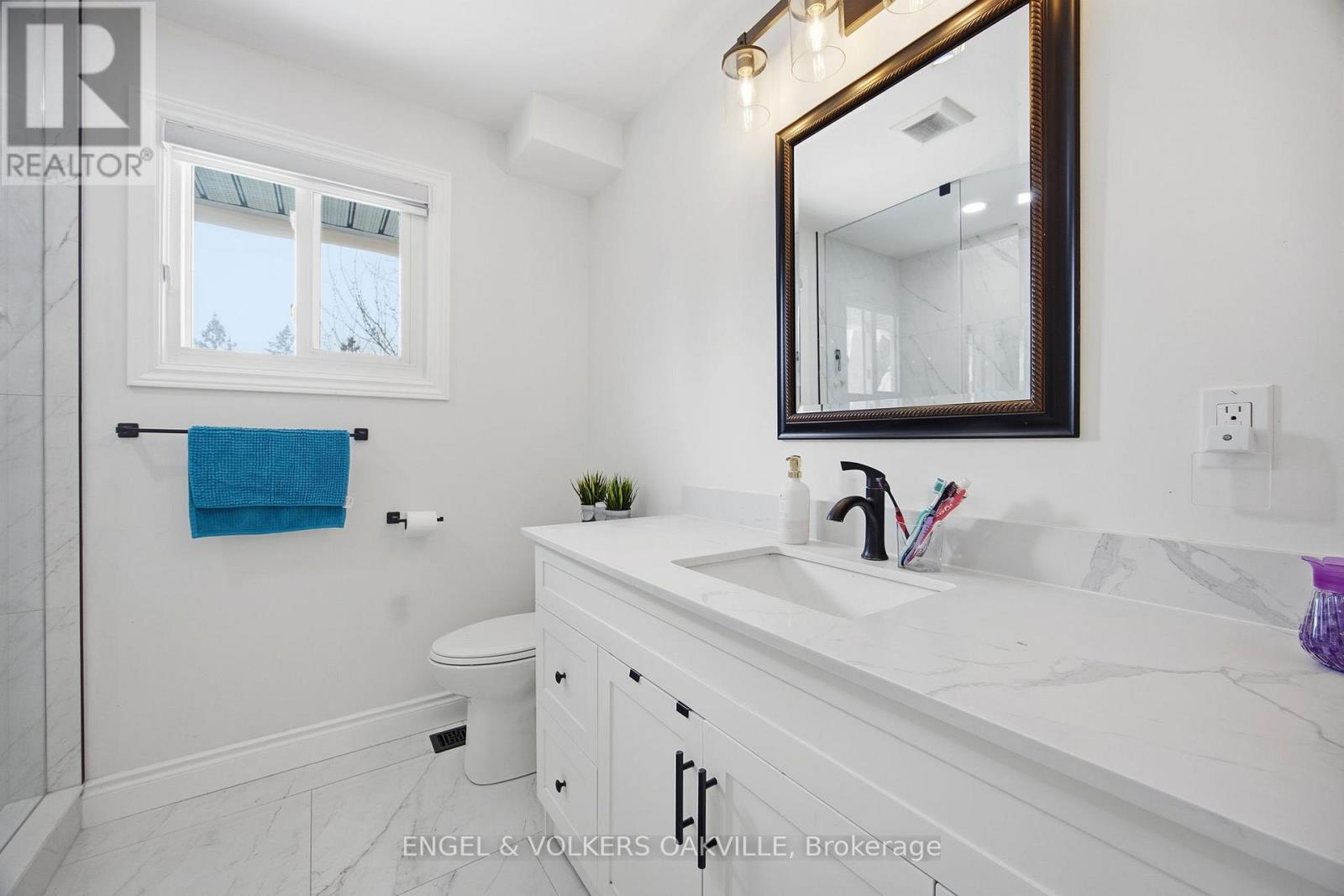 206 Yeates Avenue, Barrie (Painswick North), Ontario  L4N 4C6 - Photo 11 - S12783402