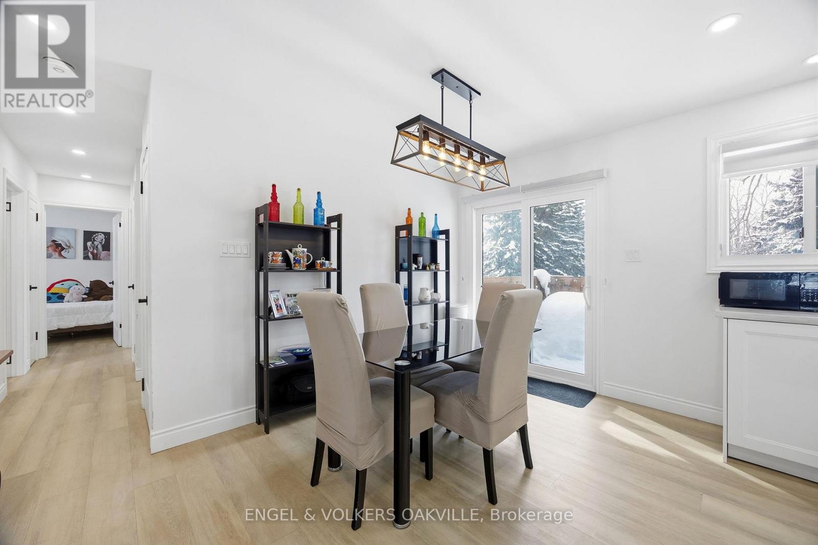 206 Yeates Avenue, Barrie (Painswick North), Ontario  L4N 4C6 - Photo 3 - S12783402