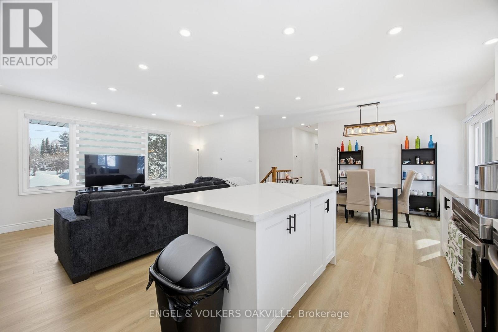 206 Yeates Avenue, Barrie (Painswick North), Ontario  L4N 4C6 - Photo 9 - S12783402