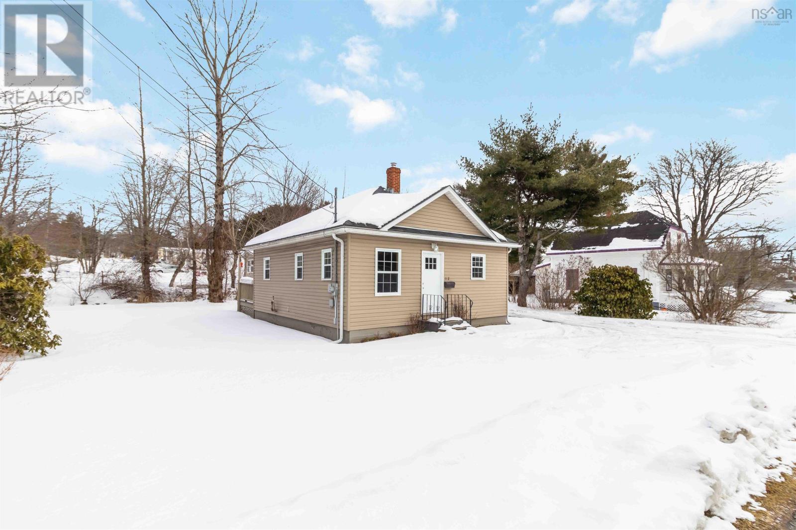 112 North Street, Bridgewater, Nova Scotia  B4V 2V6 - Photo 3 - 202602628