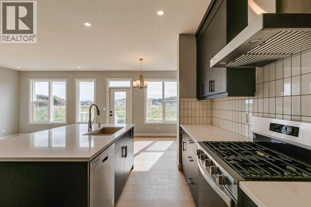 23 Creekstone Green Sw, Calgary, Alberta  T2X 6H6 - Photo 9 - A2284177