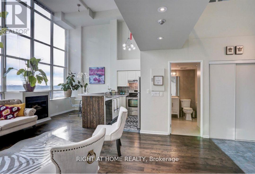 411 - 300 Manitoba Street, Toronto, Ontario  M8Y 4G6 - Photo 3 - W12783314